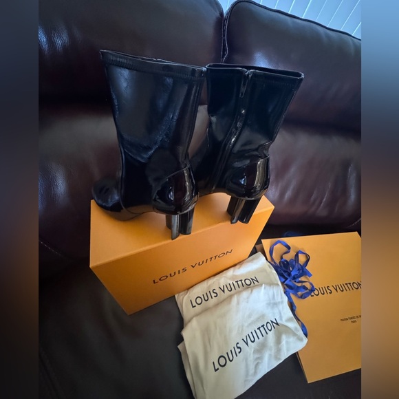 Authentic LV Patent Leather Boots with the Flower Heels. - Picture 3 of 16